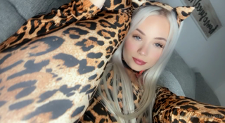 430602939_happy-halloween-daddy-spoil-me_0.mp4
