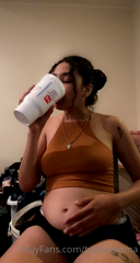 352757639_watch-this-pig-play-with-herself-when-she-just-eats-bc-that_5.m4v