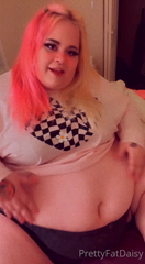 508478599_playing-with-my-belly_0.mp4