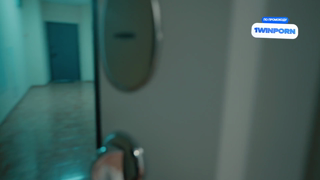 Met a half-naked beauty on the threshold of his apartment ⧸ Dolly Rud-(1080p30).mp4