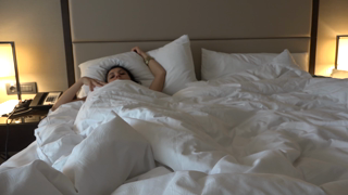 Mellbell [Chaturbate] - Morning wet.mp4