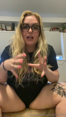 953129139_if-im-such-a-pig-i-have-to-eat-like-one-too_0.mp4