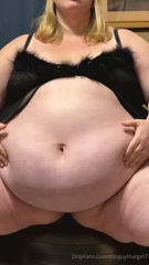 1653419311_pregnant-af-bouncing-on-this-medicine-ball-hope-it-doesnt_0.mp4