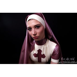 evadevil-2020-08-27-770240173.jpg
