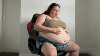 1121675053_chunkybabee-wants-to-get-fat-how-does-she-do-that-by-chugg_4.mp4