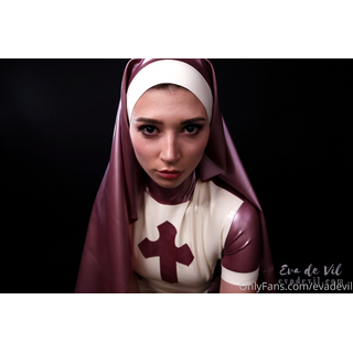 evadevil-2020-08-27-770240068.jpg