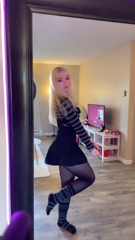 916719882_i-liked-my-outfit-today_0.mp4