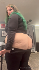 1742119177_flashing-my-ass-at-the-tattoo-shop_0.mp4