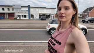 Bonni - Dared To Get Naked At The Local Gym.mkv