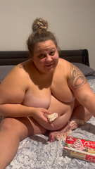 1417584401_watch-me-stuff-my-belly_0.mp4