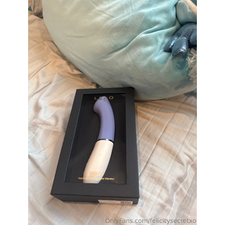 i just got this new vibrator hehe. maybe i can open it up and play with it for u rn.jpg