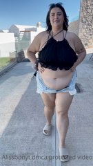 202310675_couldnt-wait-to-unbutton-my-shorts-after-the-lunch-buffet_0.m4v