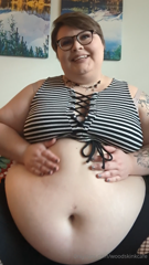 1417396471_showing-off-my-flab-belly-play-fatchat-a-video-in-two-s_0.mp4