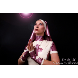 evadevil-2020-08-27-770240054.jpg