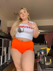 1024506547_there-should-be-a-bbw-hooters_8.mp4