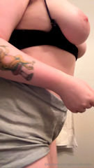 1023295028_i-love-showing-off-my-beautiful-curvy-body_0.mp4