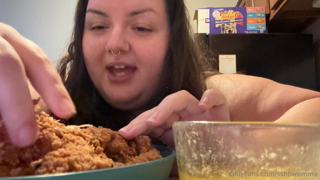 1430661663_i-took-edibles-and-the-munchies-kicked-in-so-of-course-i-had_0.mp4