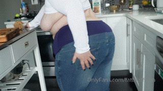 1018768610_i-need-pregnancy-jeans-well-i-ve-officially-sized-out-of-n_0.mp4