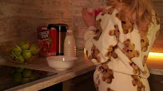 He made a high-protein breakfast for his stepsister- ViXXXie Rox-(1080p45).mp4