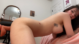 1128873968_letting-my-fuck-machine-destroy-my-pussy-and-counting-down-t_0.mp4