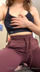 521262896_do-you-prefer-ass-or-titty-drops_1.m4v