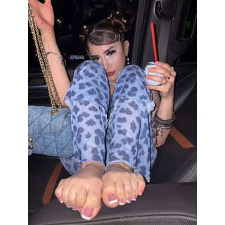 2026-05-28_4480627167_rate my pedi 1-10.. be honest 💅✨.jpg