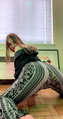 1041377885_i-just-knowww-daddys-thirsty-for-a-little-twerk-and-tease_0.mp4