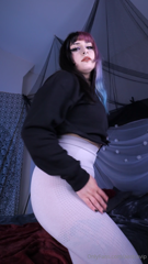 1442368161_showing-off-my-cameltoe-in-these-gym-leggings-and-then-strip_0.mp4