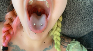 157801854_pov-vore-tease-and-belly-squeezing-jiggle-gurgling_1.m4v