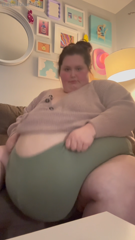 1295344910_cant-help-but-play-with-my-belly-when-im-all-comfy-cozy-on_0.mp4