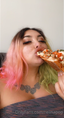 157801080_hot-belly-hang-and-eating-some-food_4.m4v