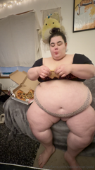 1384748294_i-ordered-3-pizzas-all-for-me-oink-oink-and-went-to-town-i_0.mp4