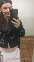 513234823_when-you-go-into-a-restaurant-bathroom-and-realize-your-bell_0.m4v