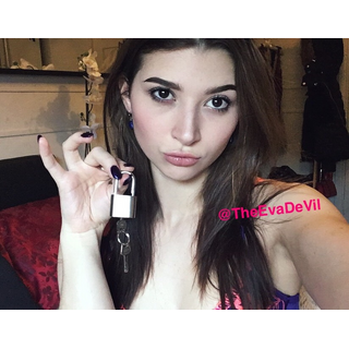 evadevil-2017-12-07-5426103.jpeg