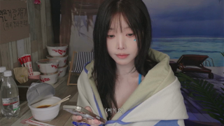 시원한 바닷가 쉼터서 낮잠 자기.mp4