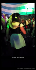 1085992095_skinny-throwbacks-who-thinks-i-should-remake-this-not-even_0.mp4