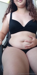 1237712446_my-belly-before-lunch-yesterday-it-needs-a-bit-of-stuffing_0.mp4