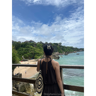 How is this even real… not CG 🥺💛_2.jpg
