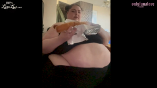 573671333_facetime-eat-lunch-with-your-huge-fat-girlfriend-i-got-a-ma_0.m4v