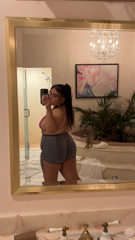 753523347_what-fat-girl-cosplays-costumes-do-yall-wanna-see-this-month_0.mp4