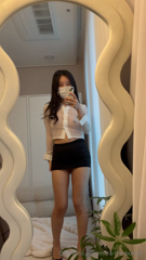 Can I be your Japanese secretaryI can work under your desk...🤭.mp4