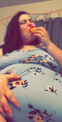 47024009_giant-enough-to-make-this-slice-of-pizza-look-comically-smal_0.m4v