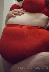 169282636_i-really-love-playing-with-my-belly-and-slapping-it-but-i-c_0.m4v