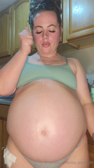 1297763152_rubbing-down-my-entire-plump-body-with-oil-and-absolutely-l_0.mp4