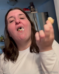 1777145232_i-told-myself-id-be-good-tonight-but-then-came-the-pizza_2.mp4