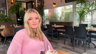La Beauté à l'état Pur  Voici Jade, 20ans, de Versailles ![JacquieEtMichel].mp4