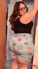 171953652_preview-of-my-newest-clip-me-against-my-doorframe-check_0.m4v