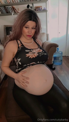 991567562_9monts-pregnancy-baby-kicks-and-labor-start_3.mp4