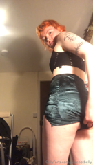 1087615699_i-love-how-the-material-stretches-over-my-belly-felt-very-s_0.mp4
