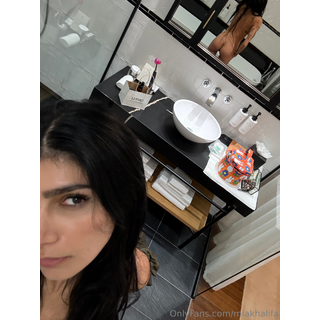 miakhalifa_2026-03-06_4335070922.jpg